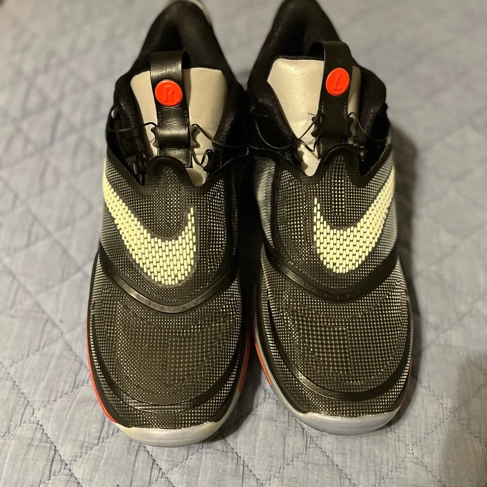 Nike Black and White Sneakers as 15‎